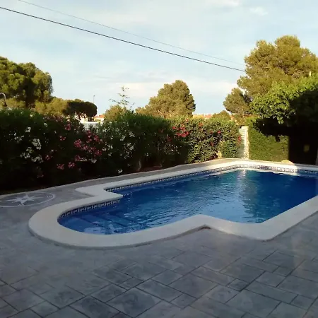 Seaside Villa: Beachfront Retreat With Pool And Sea Views Villa *