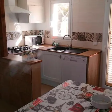 Villa Seaside Villa: Beachfront Retreat With Pool And Sea Views *